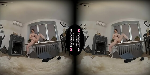 brunette,erotic,masturbation,nude,reality,solo,webcam