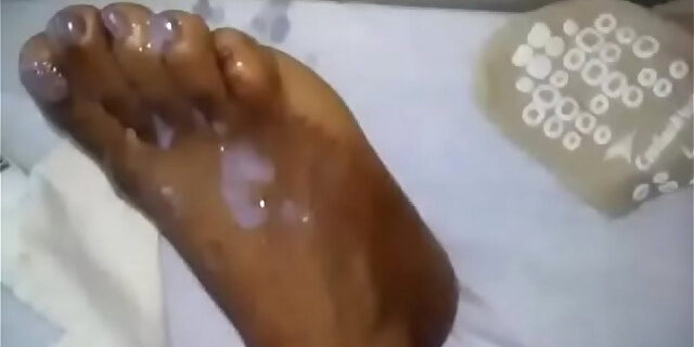 amateur,beauty,cum,cumshot,ebony,feet,foot fetish,shower