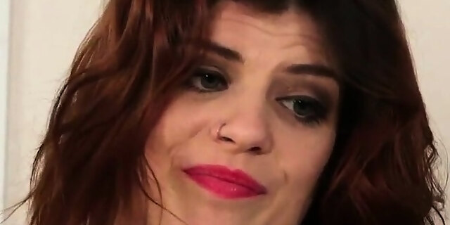 blowjob,brunette,cfnm,hd,milf,threesome