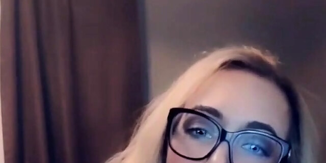 blonde,boobs,mature,solo,webcam