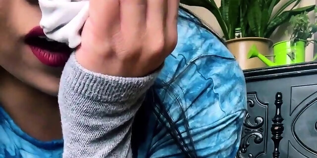 brunette,cute teen,foot fetish,solo,teen