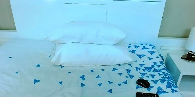 amateur,brunette,masturbation,softcore,solo,webcam