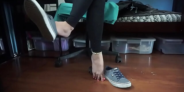 asian,cute asian,feet