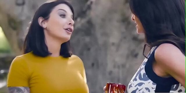 babes,brunette,hardcore,lesbian,massage,orgasm,wet pussy