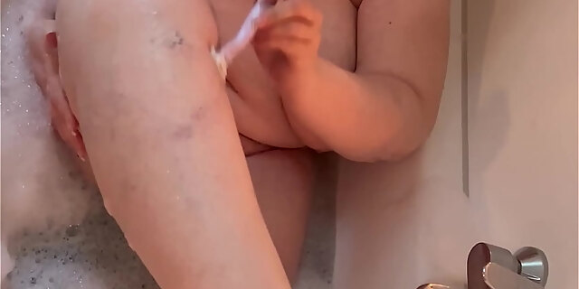 amateur,chubby,german,milf,shower