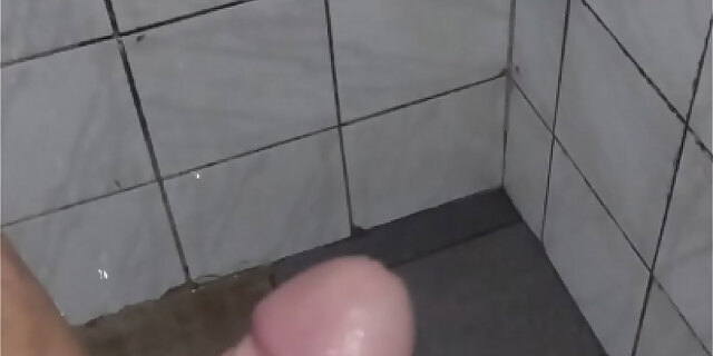 amateur,handjob,solo