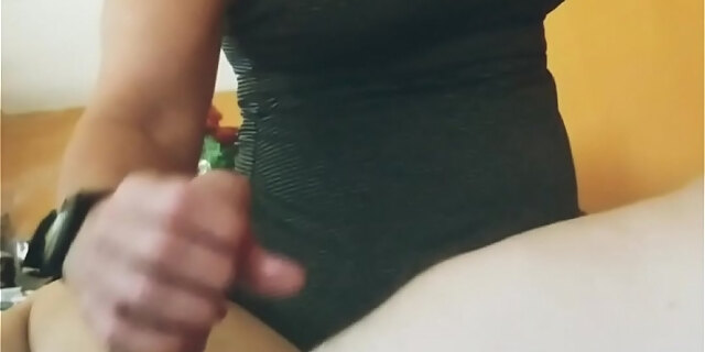 amateur,cumshot,handjob,homemade,wife