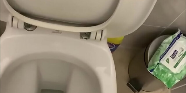 pissing,toilet