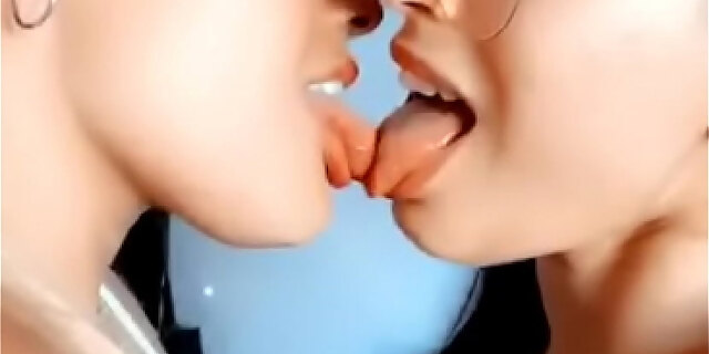 amateur,celebrity,friend,kissing,lesbian