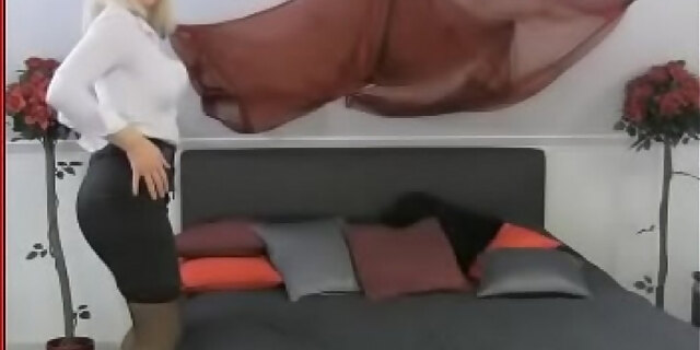 big tits,blonde,dildo,mature,milf,sex,toys,webcam