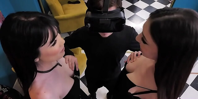 blowjob,deepthroat,oral,slut,threesome